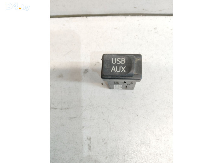 Разъем AUX / USB к Toyota LandCruiser 2012 г.
