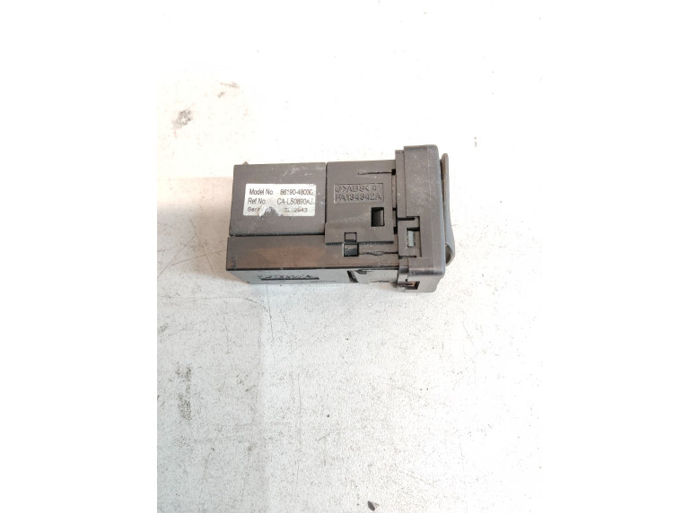 Разъем AUX / USB к Toyota Land Cruiser, 2012г.