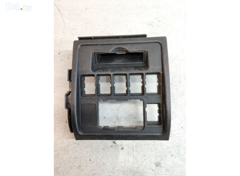 Накладка декоративная на торпедо к Toyota LandCruiser 2012 г.