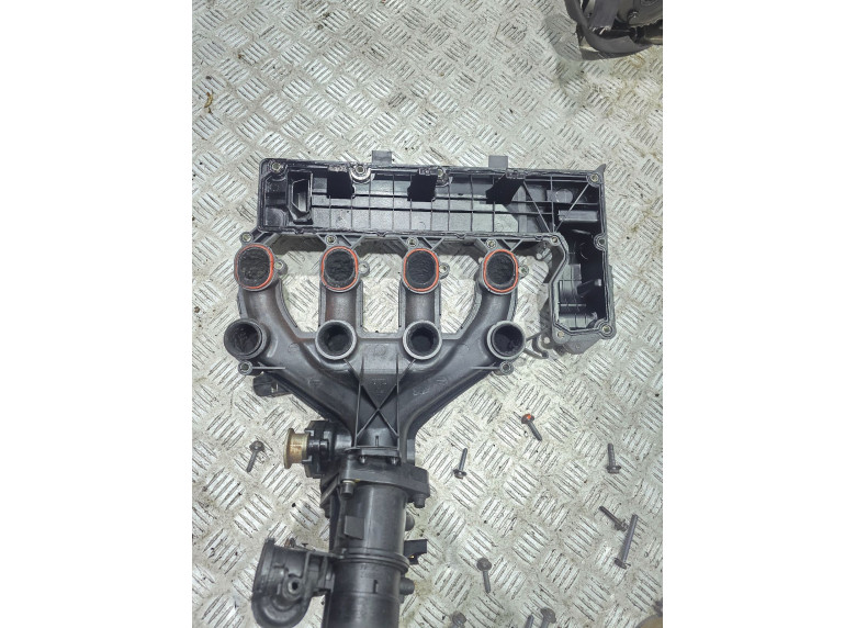 Клапанная крышка к Citroen C5, 2006г.