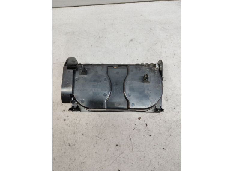 Подстаканник к Toyota Land Cruiser, 2012г.