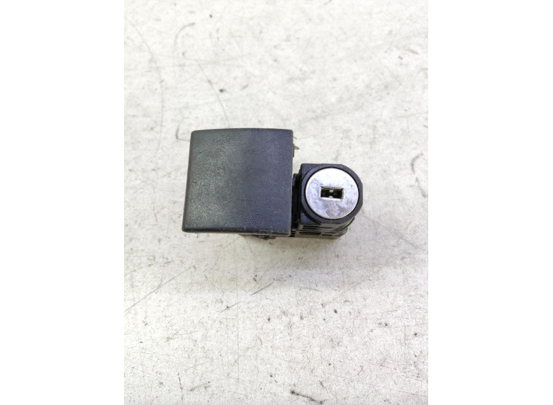 Замок бардачка к Toyota Land Cruiser, 2012г.