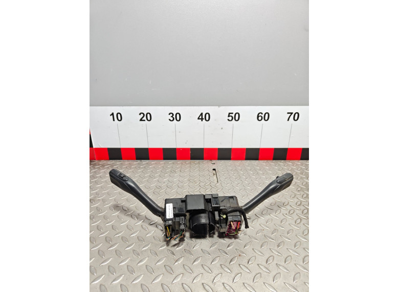 Переключатель подрулевой (стрекоза) к Volkswagen Passat, 2003г.