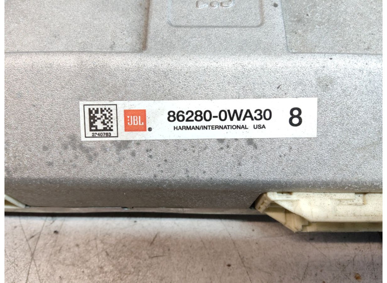 Усилитель музыкальный к Toyota Land Cruiser, 2012г.