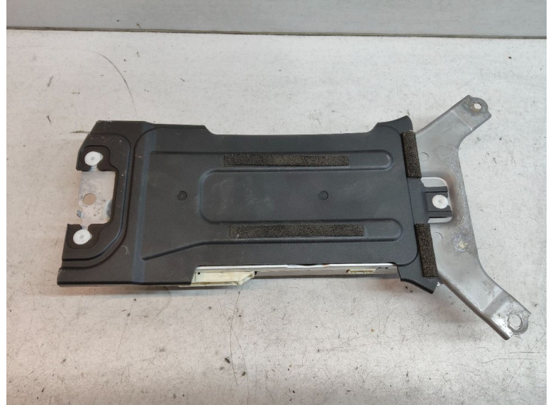 Усилитель музыкальный к Toyota Land Cruiser, 2012г.