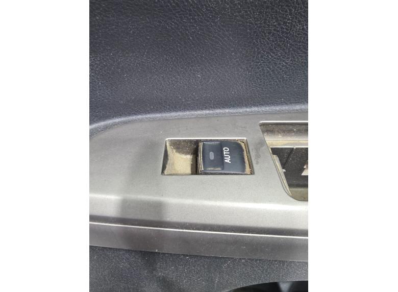 Кнопка стеклоподъемника заднего правого к Toyota Land Cruiser, 2012г.