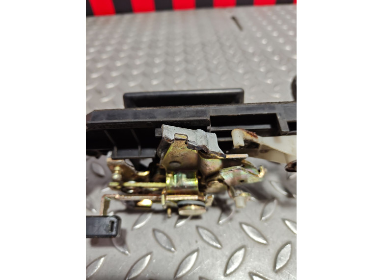 Замок двери к Mercedes Vito W638, 2000г.