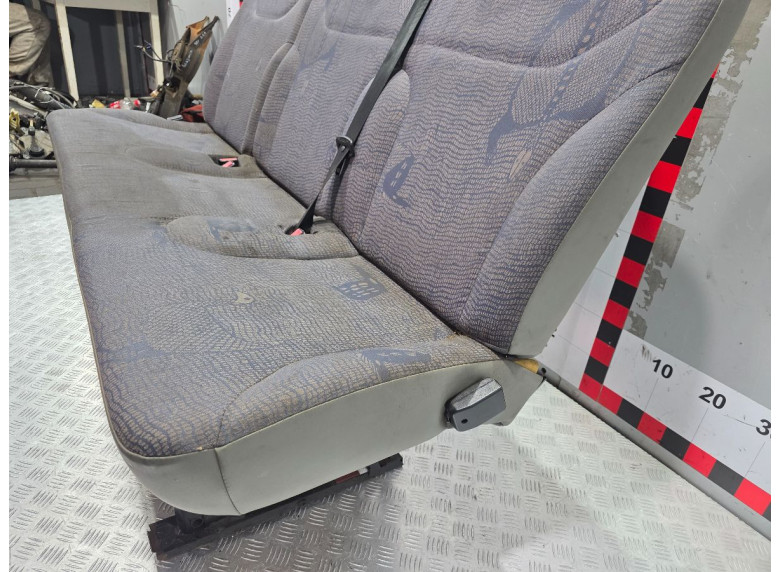 Сиденье заднее к Opel Vivaro, 2004г.