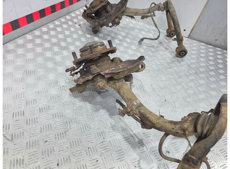 Кулак поворотный левый к Toyota Land Cruiser, 2012г.
