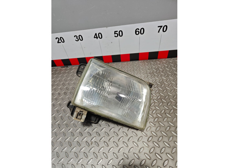 Фара правая к Nissan Navara, 1999г.