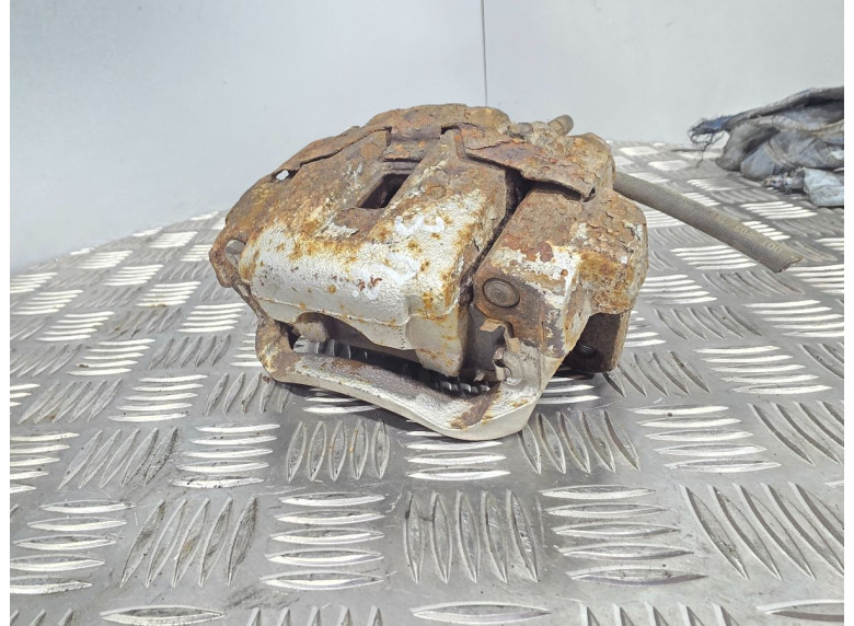 Суппорт задний правый к Toyota Land Cruiser, 2012г.