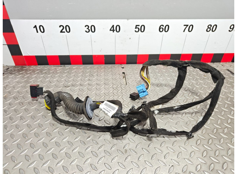 Проводка двери передней левой к Opel Vivaro, 2009г.