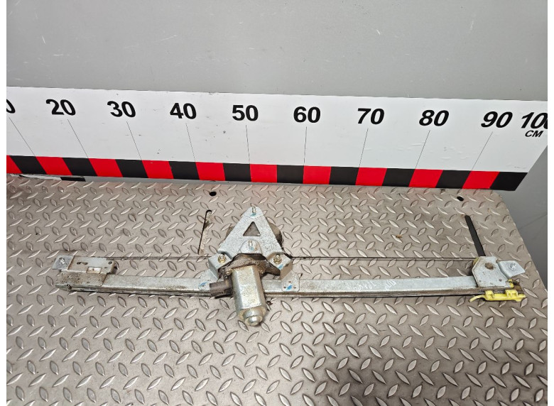 Стеклоподъемник электрический передний правый к Renault Trafic, 2004г.