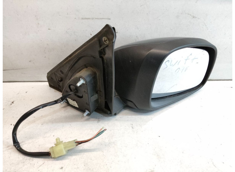 Накладка на зеркало правое к Suzuki Swift, 2007г.