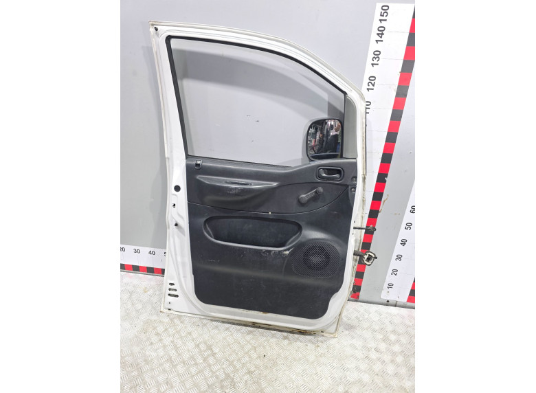 Дверь передняя левая к Hyundai H1, 2000г.