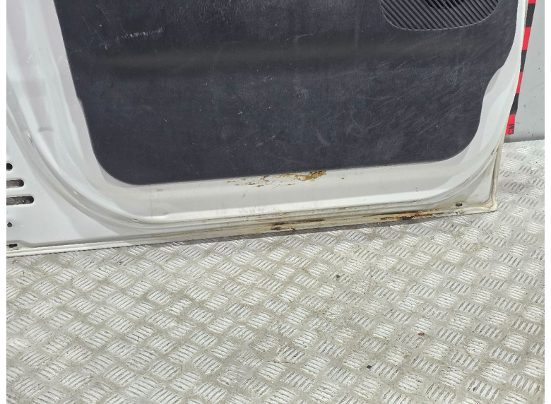 Дверь передняя левая к Hyundai H1, 2000г.