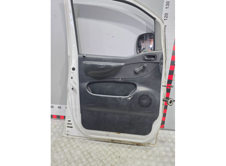 Дверь передняя левая к Hyundai H1, 2000г.