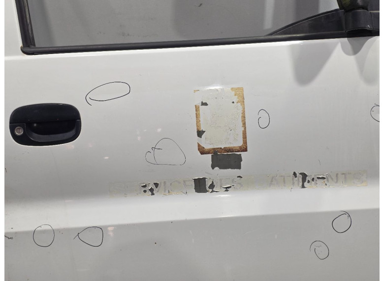 Дверь передняя правая к Hyundai H1, 2000г.