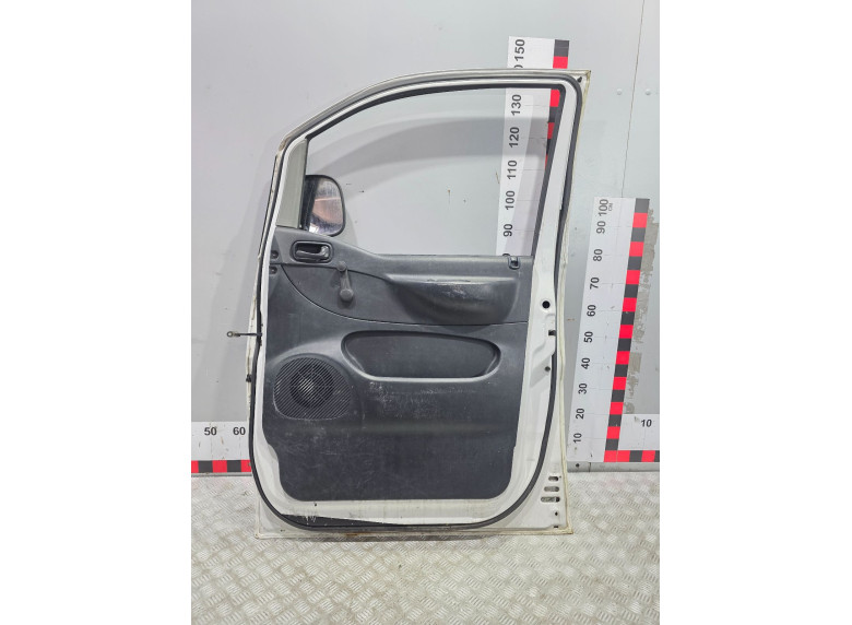 Дверь передняя правая к Hyundai H1, 2000г.