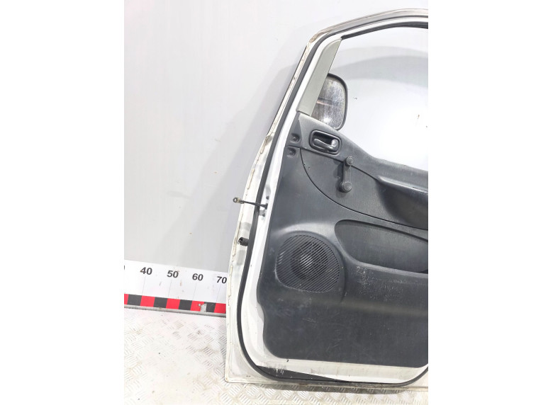 Дверь передняя правая к Hyundai H1, 2000г.