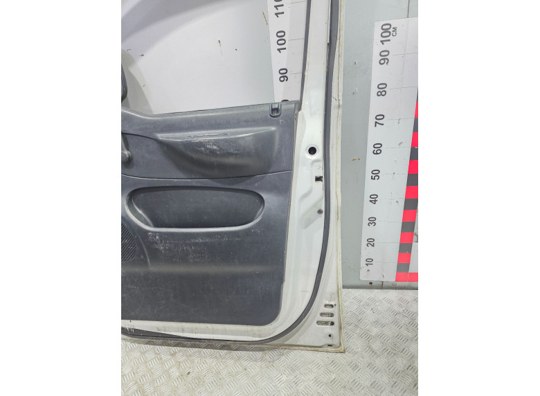Дверь передняя правая к Hyundai H1, 2000г.