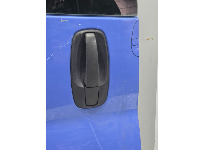 Ручка наружная распашной двери левой к Renault Trafic, 2004г.