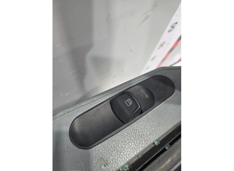 Кнопка стеклоподъемника переднего правого к Mercedes Vito W639, 2005г.