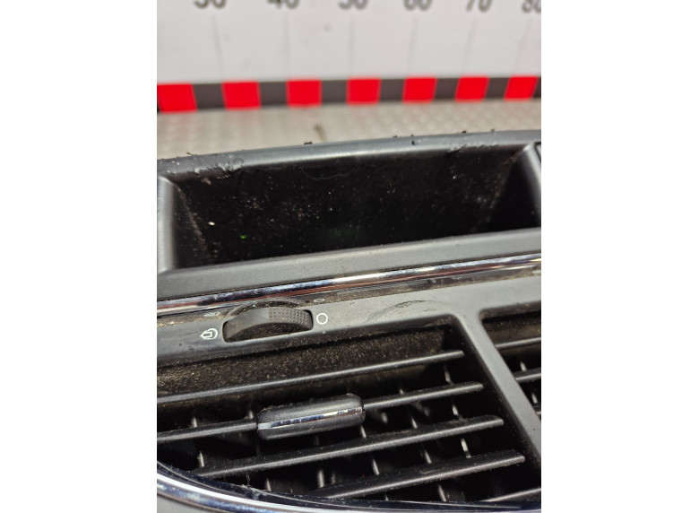 Дефлектор обдува салона к Peugeot 5008, 2009г.