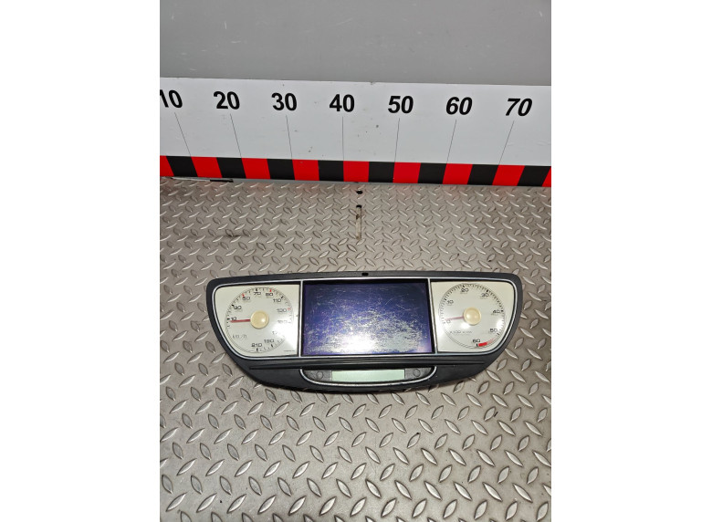 Щиток приборов (приборная панель) к Citroen C8, 2010г.