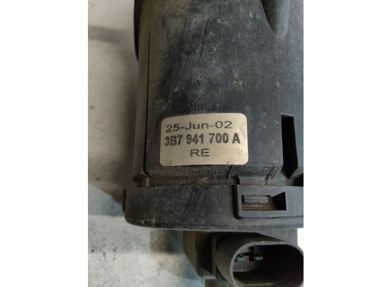 Фара противотуманная правая к Volkswagen Passat, 2002г.