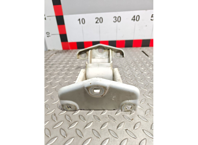 Петля двери задней правой к Opel Vivaro, 2006г.