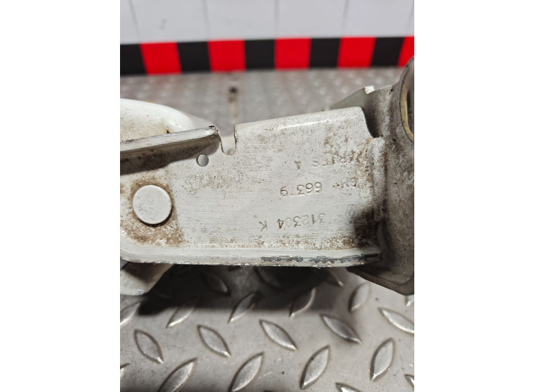 Петля двери задней правой к Renault Trafic, 2006г.