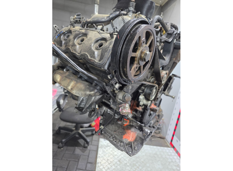Двигатель к Audi A6, 2000г.