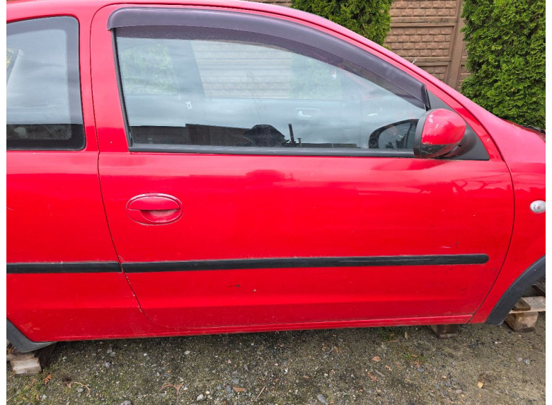 Дверь передняя правая к Opel Corsa, 2004г.