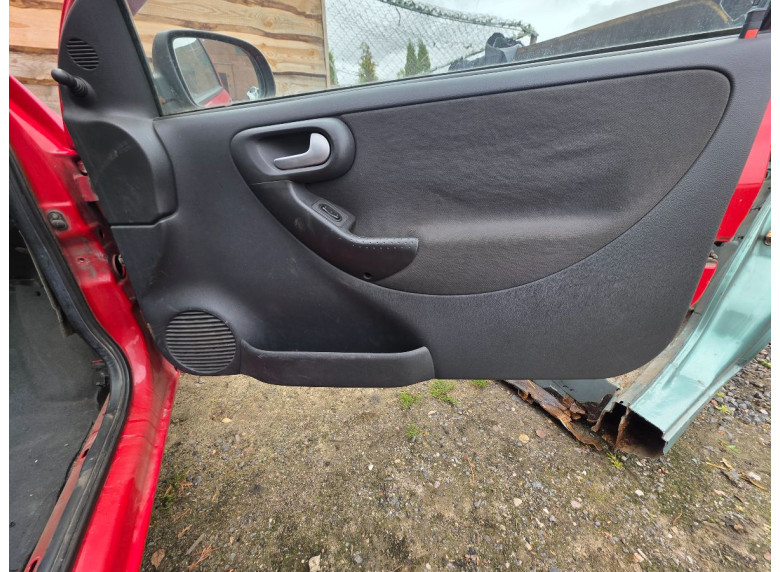 Обшивка двери передней правой (дверная карта) к Opel Corsa, 2004г.