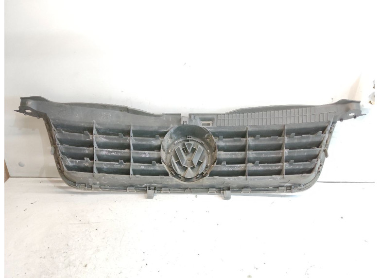 Решетка радиатора к Volkswagen Passat, 2004г.