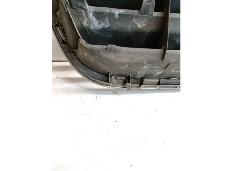 Решетка радиатора к Volkswagen Passat, 2004г.