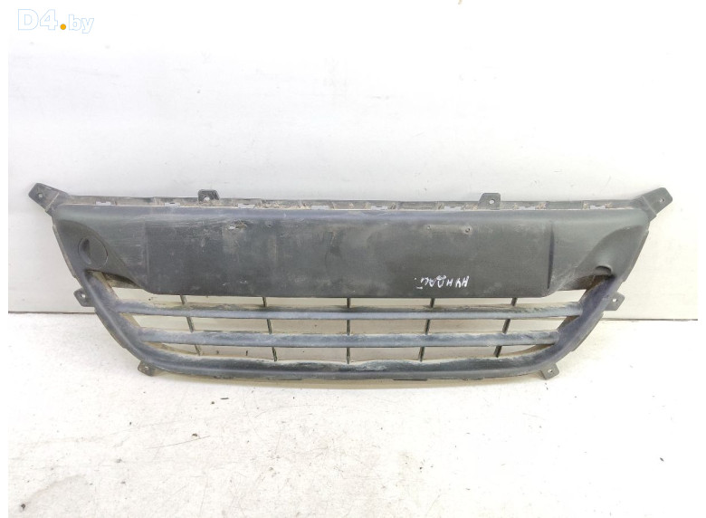 Заглушка (решетка) в бампер передний к Hyundai i30 2010 г.