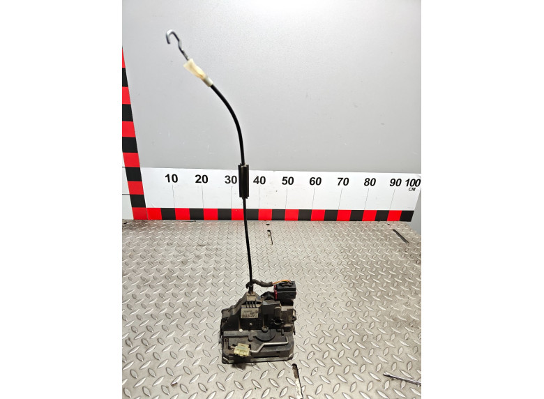 Замок двери задней правой к Opel Corsa, 2008г.
