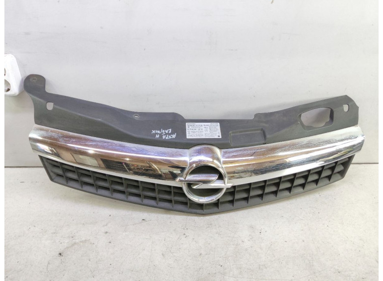 Решетка радиатора к Opel Astra, 2008г.