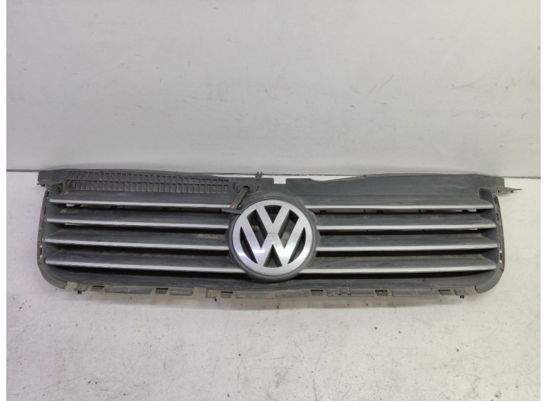 Решетка радиатора к Volkswagen Passat, 2001г.