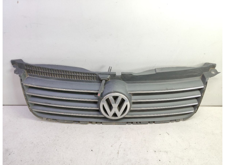 Решетка радиатора к Volkswagen Passat, 2001г.