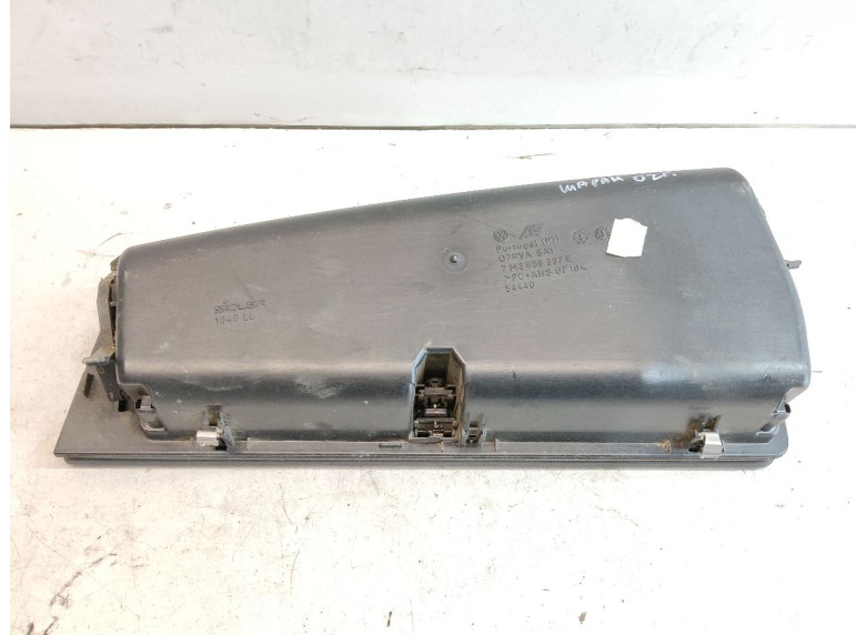 Бардачок к Volkswagen Sharan, 2002г.