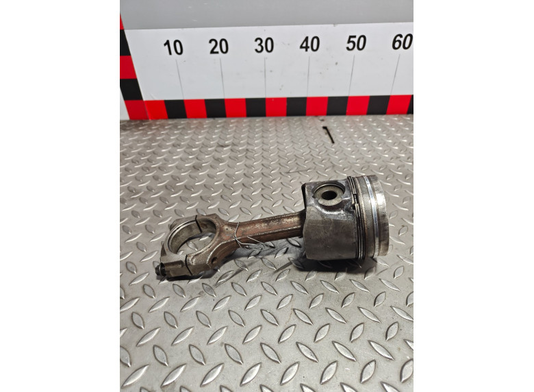 Поршень к Peugeot 807, 2003г.