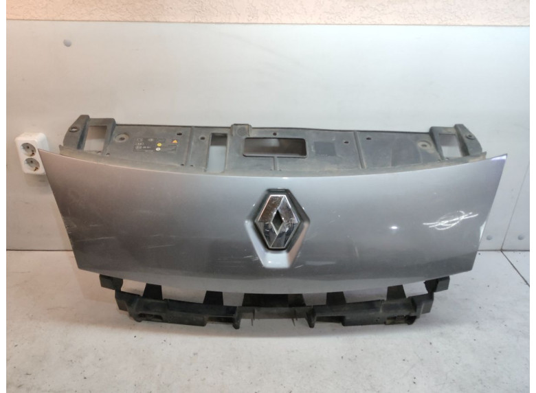 Решетка радиатора к Renault Scenic, 2013г.