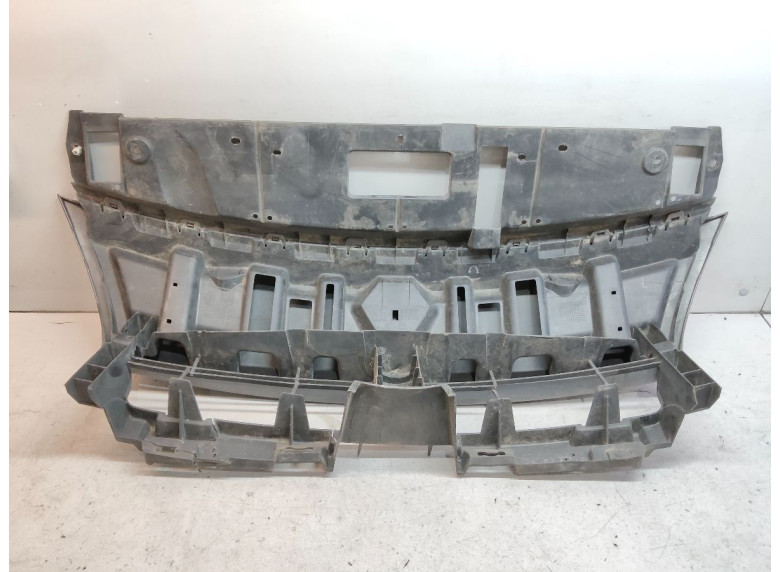 Решетка радиатора к Renault Scenic, 2013г.