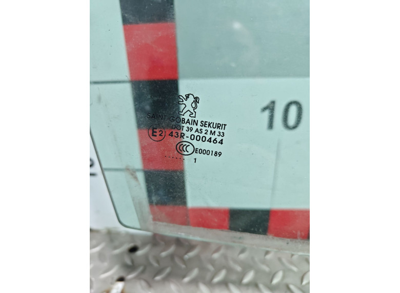 Стекло двери передней правой к Peugeot 207, 2011г.