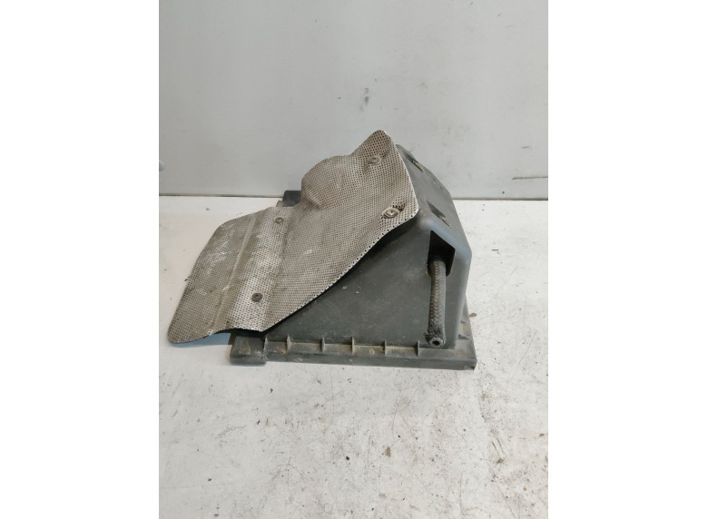 Корпус воздушного фильтра к Volkswagen Passat, 2001г.