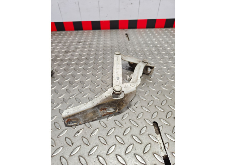 Петля капота правая к Mercedes Sprinter, 2010г.