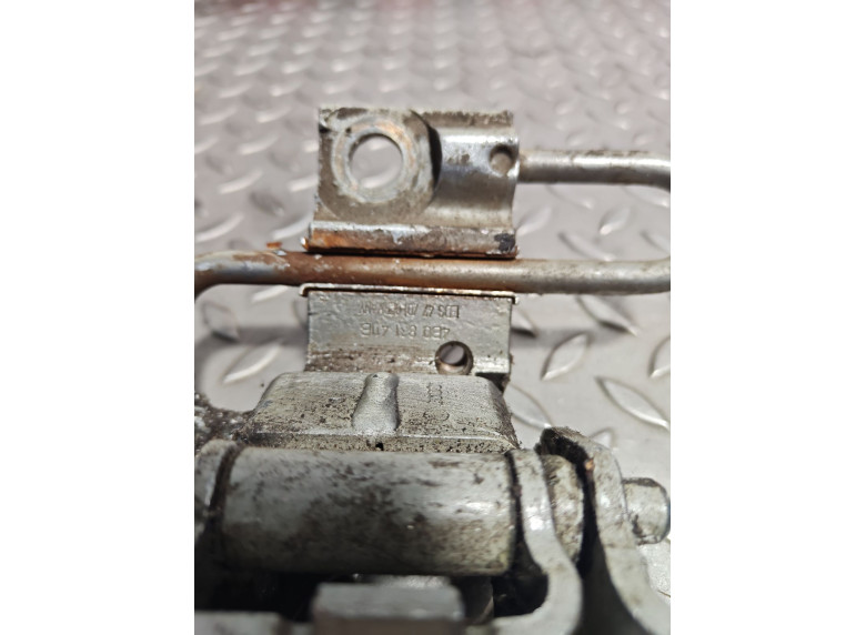Петля двери передней левой к Volkswagen Passat, 2001г.